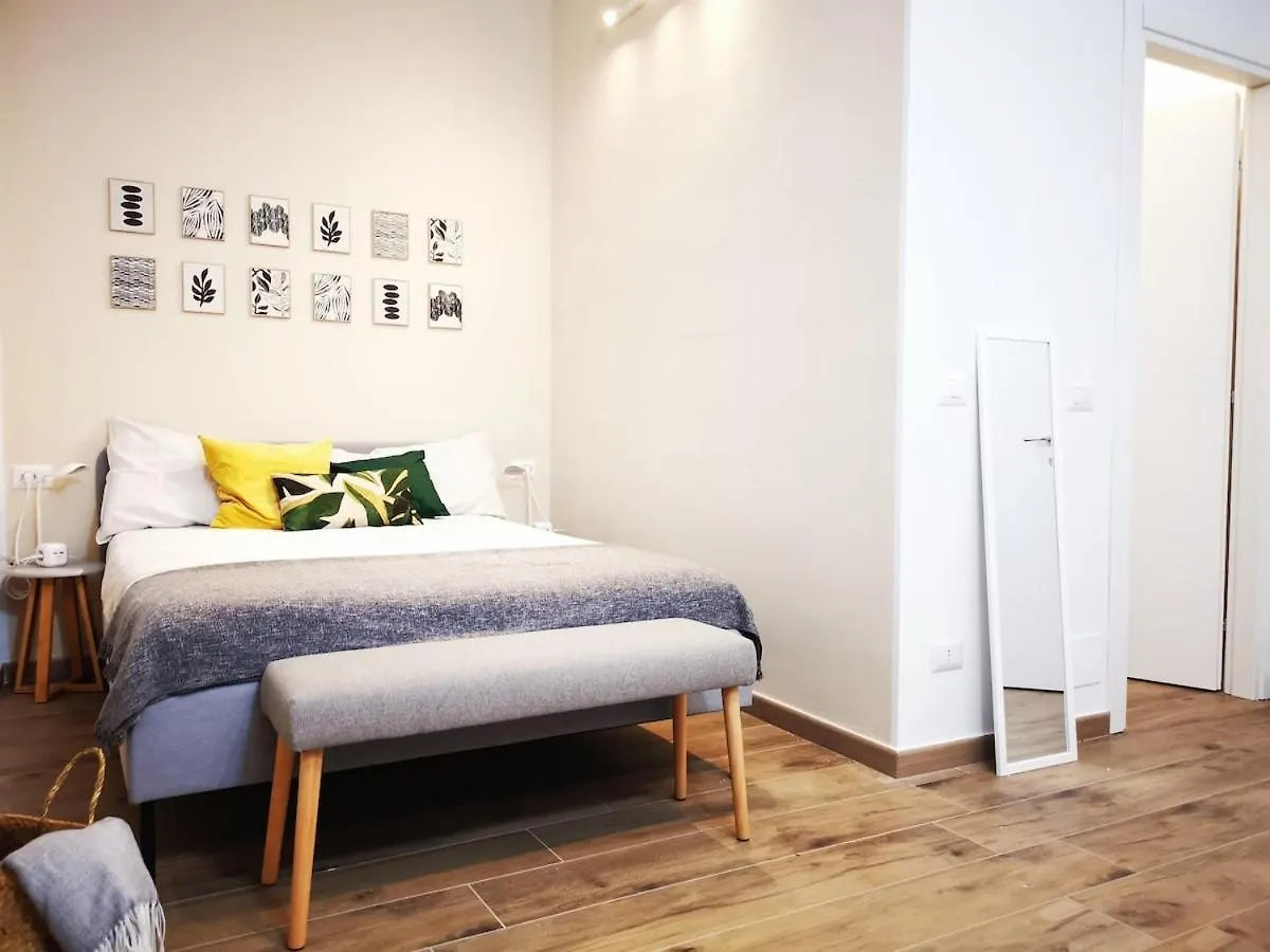Nice Apartment A Due Passi Dalla Metro Милан Италия